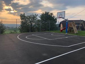 igiršče pri domu KS Bezina2